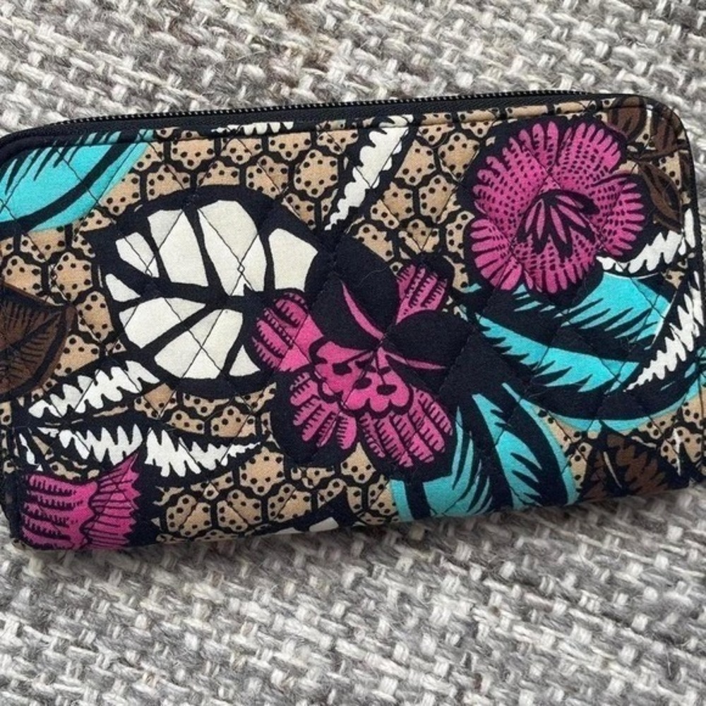 Vera Bradley Wallet Floral Quilted Cotton cardholder clutch purse  everyday pink - Picture 2 of 6